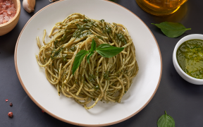 Macarrão integral com molho pesto de espinafre (massa equilibrada)