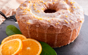 Bolo de laranja com cobertura