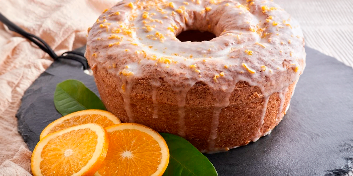 Bolo de laranja com cobertura