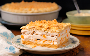 Torta de biscoito Cream Cracker com frango e requeijão