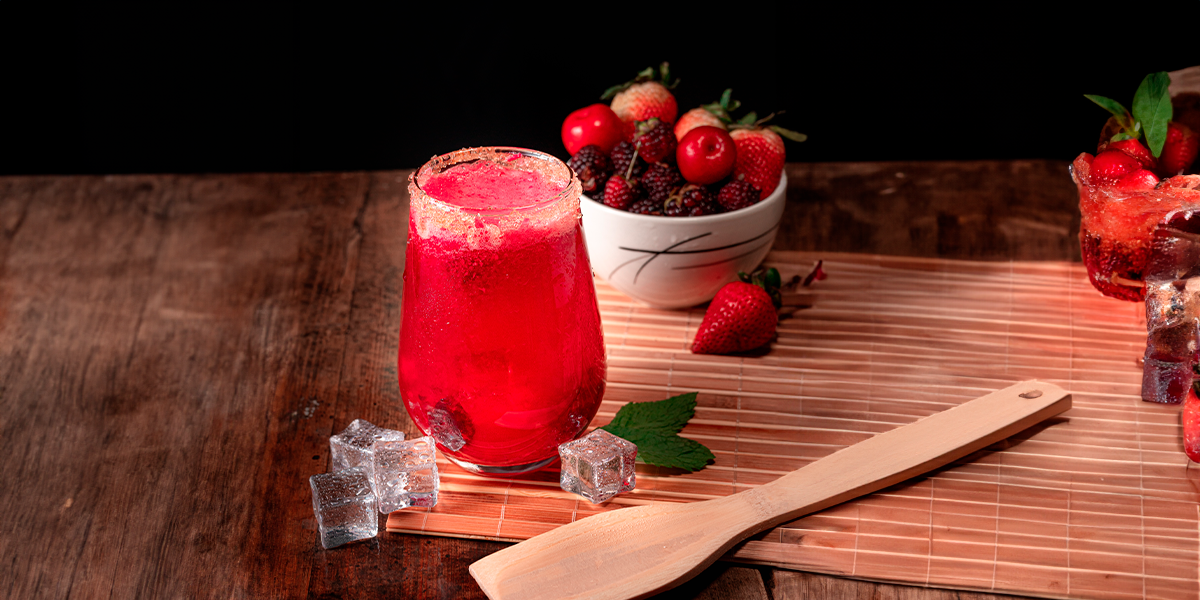 Coquetel de frutas vermelhas (bebida sem álcool)