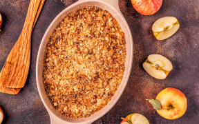 Crumble de maçã com biscoito Maisena