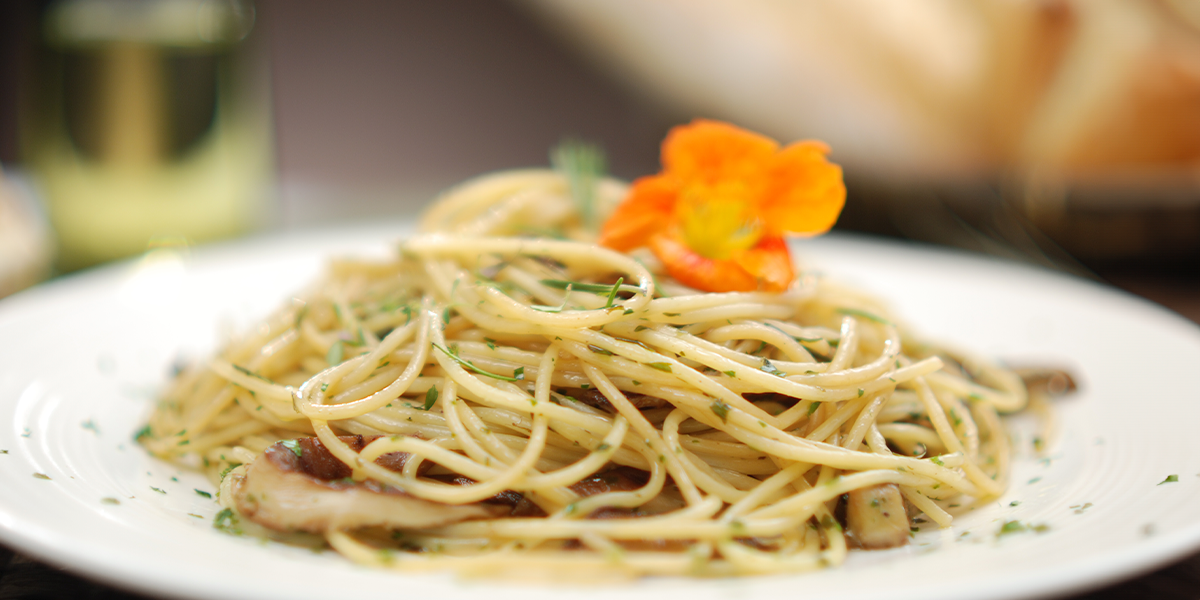 Espaguete com Shitake na manteiga e ervas (massa especial)