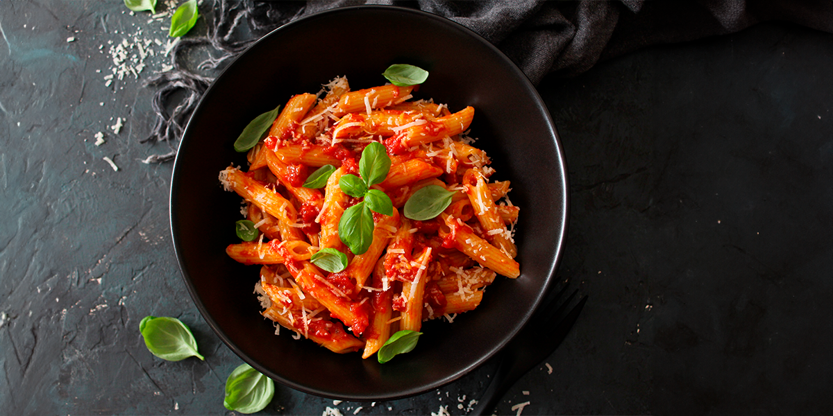 Penne com molho de tomates frescos (massa especial)