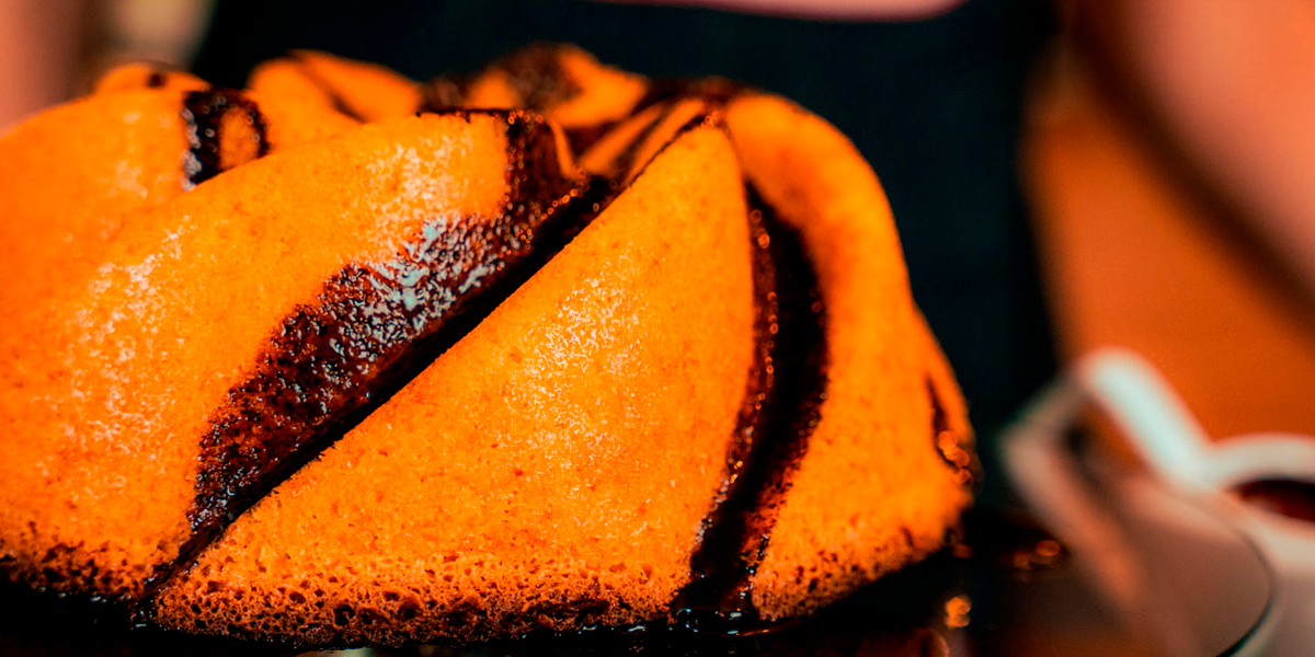 Bolo de cenoura com cobertura de chocolate