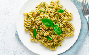 Fusilli com molho de sete ervas (massa especial)