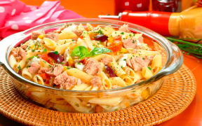 Salada de macarrão penne (massa prática)