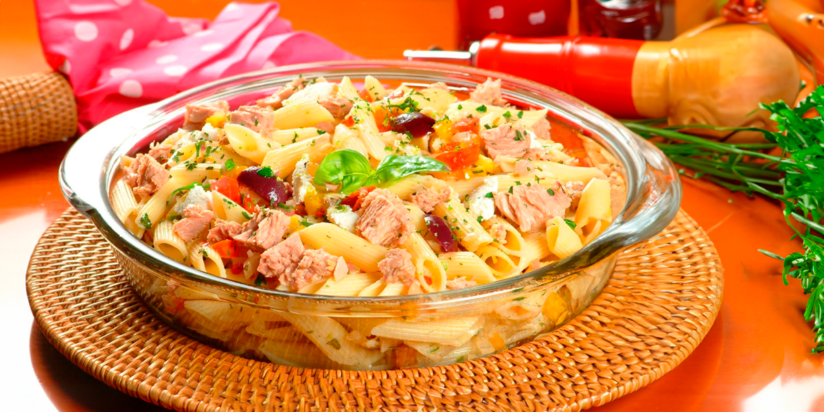 Salada de macarrão penne (massa prática)