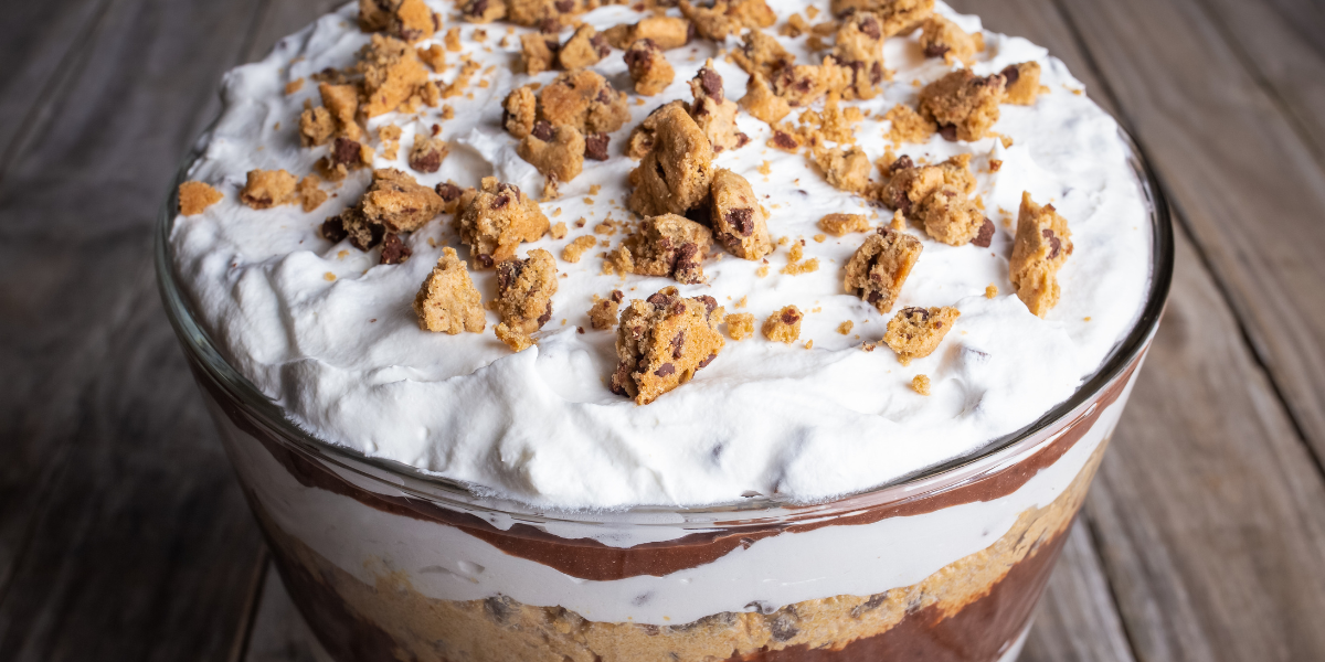 Pavê de maracujá e chocolate com crumble de coco