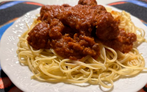 Macarrão com costelas e almôndegas da vovó Alba (massa especial)